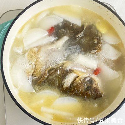 滋补|秋季滋补养生，怎能少的了胖头鱼炖萝卜