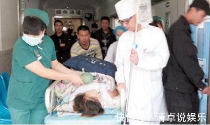 扇耳光|孕妈厕所产子婆婆拒绝去医院,一星期后婆婆却自扇耳光