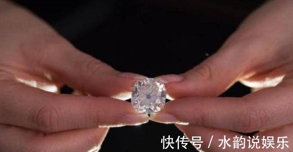 钻石 女孩旧货市场买了一枚26克拉的钻石,以为是假的佩戴了几十年