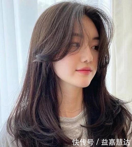 脸型|刘海的各个款式中，今年最流行这四种，减龄又少女，女明星都爱了