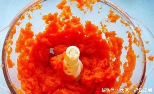 色贼|砰砰疯长的多肉植物,该如何养出好状态用它补水上色贼快