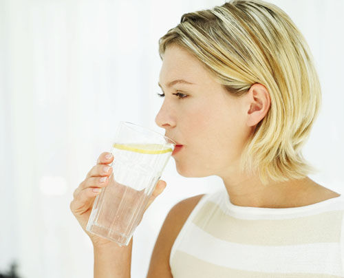 2016版|早晨空腹喝水特别养生专家提醒3点不注意，喝了也是白喝