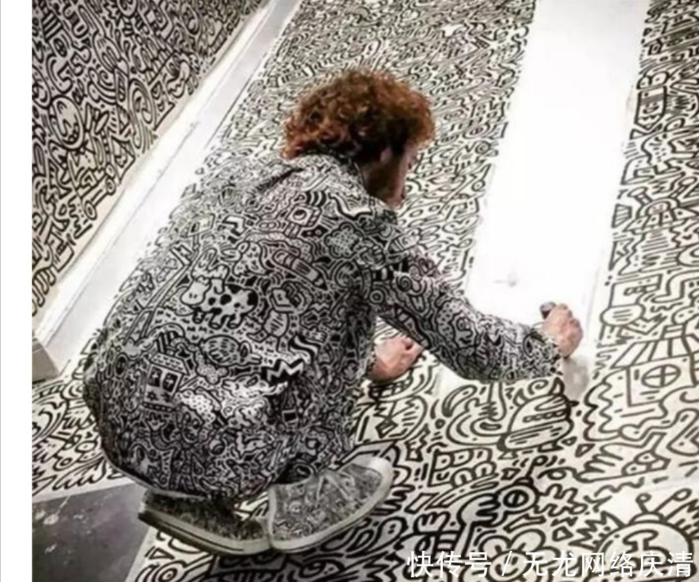 他是英国“灵魂画家”,跟画融为一体,所到之处全是画