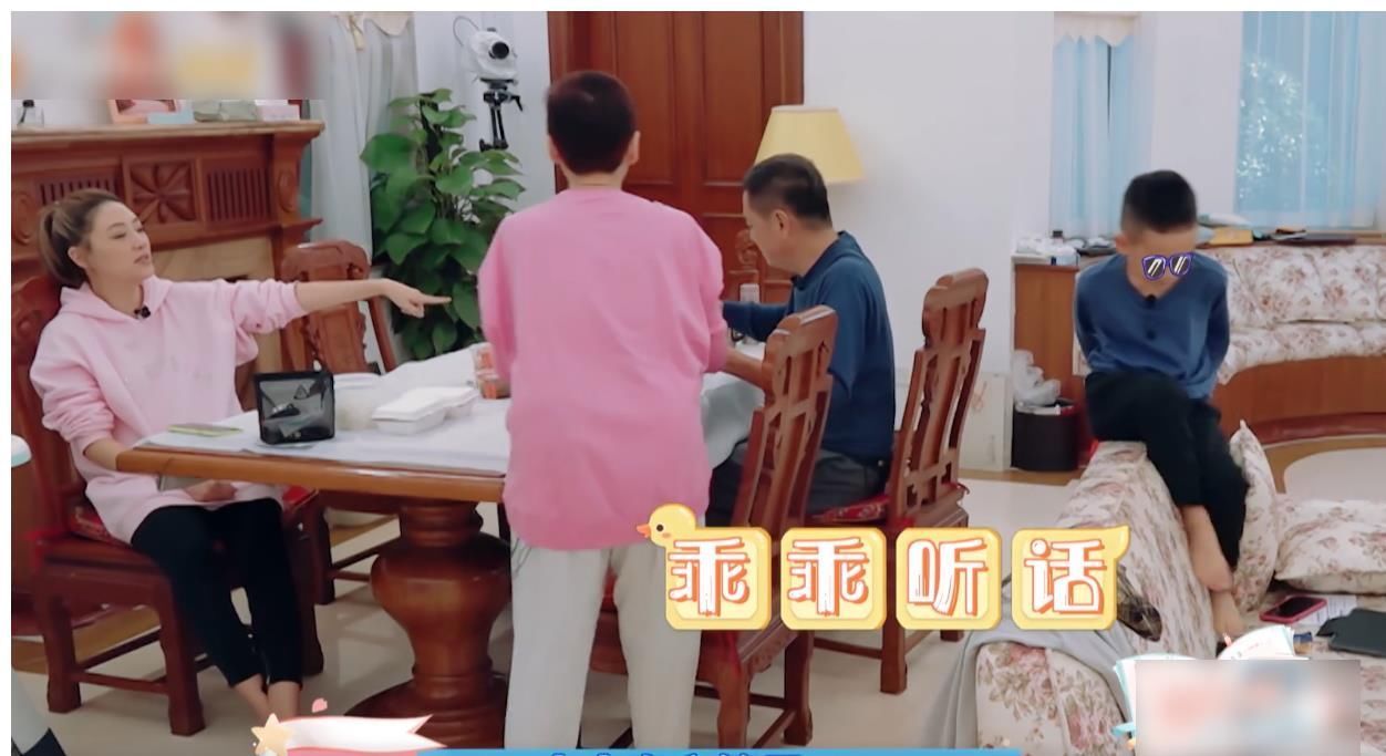 小孩子|7歲Jasper積極干家務(wù)活，誰留意外婆的做法？被應(yīng)采兒阻止了