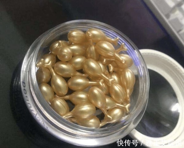 使用爽肤水时倒手上就开始拍？医生都哭笑不得：果然是人傻钱多！