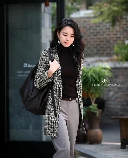 穿什么样的裤子会显得年轻些？