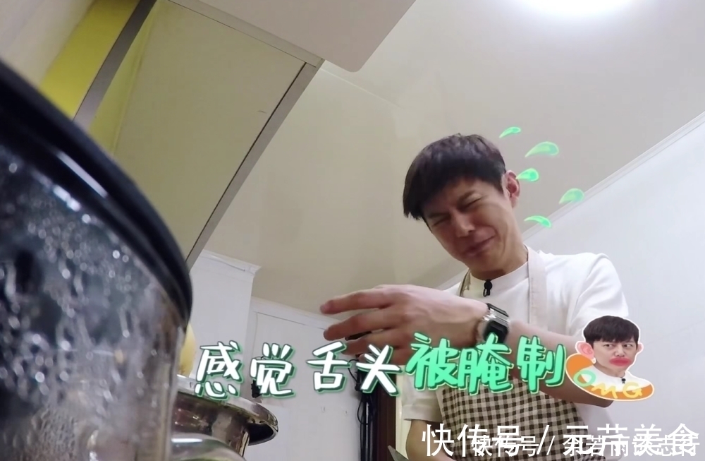 魏大勛一把將調(diào)料倒進(jìn)鍋中，誰注意他接下來舉動何炅要哭了