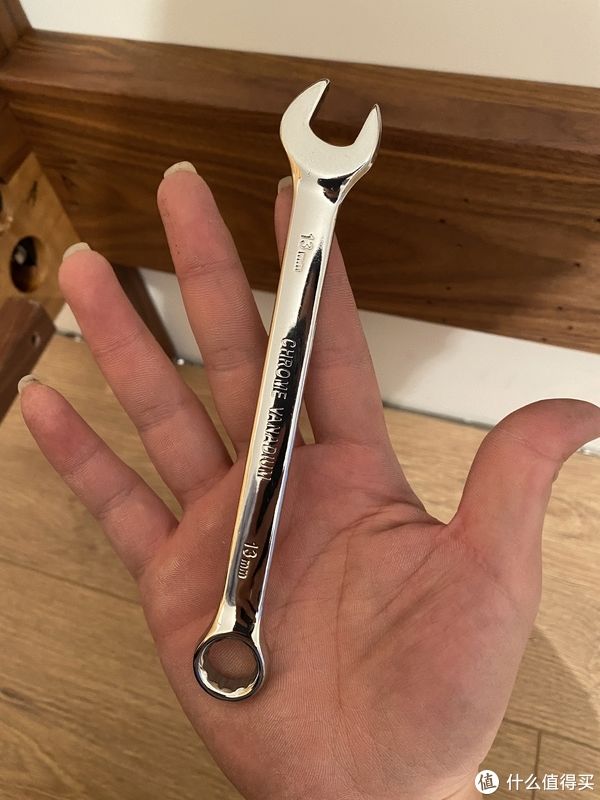 装修|实木盲盒:黑胡桃床和床头柜