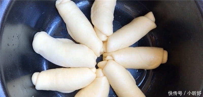 母鸡蛋|电饭锅做早餐面包的配方,比蒸馒头还香甜,学会可以做给家人吃