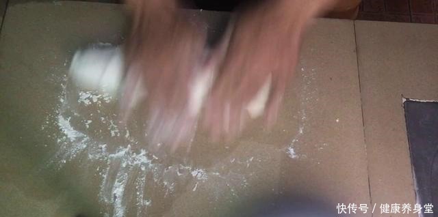 想吃椒盐油酥烧饼的不用买了,完整的做法,外酥里软,非常好吃!