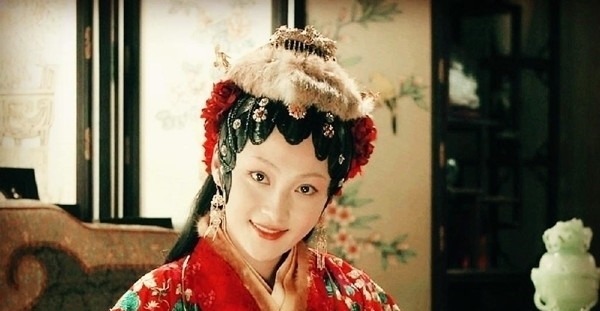 黛玉&王熙凤敢随意调侃林黛玉,为何从不开宝钗玩笑:这才是棋逢对手