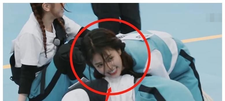 白鹿《跑男9》生圖流出，玩游戲時滿頭大汗，脫妝后暴露真顏值