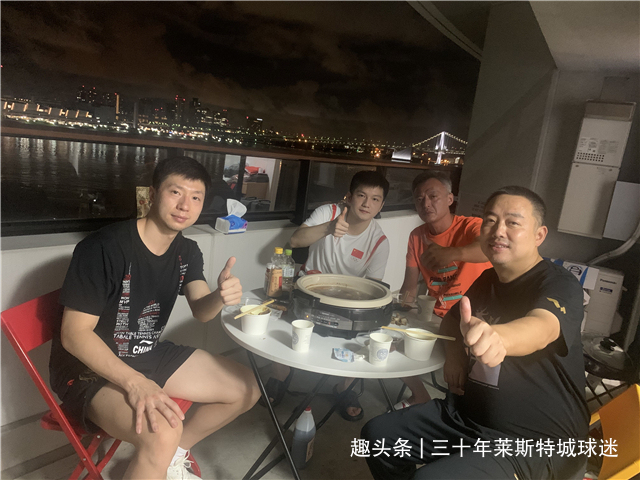 东京奥运|樊振东昔日返乡上热搜!村民放炮欢迎,东哥紧张,弯腰向长辈握手
