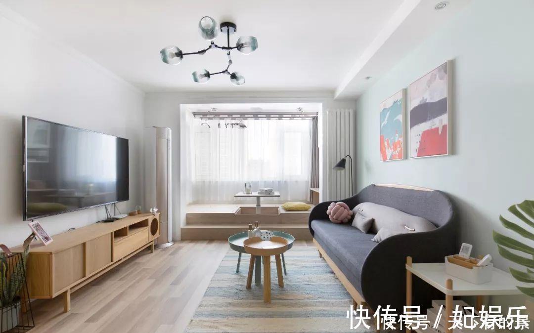 客厅|客厅沙发这样摆放,面积直接大了一倍,邻居见了挤爆门来学!