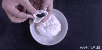 煮汤圆,是用冷水下锅还是热水一开始就错了,难怪会露馅破皮!