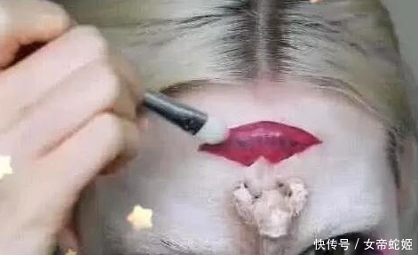 化妆师大秀绝技,用化妆的方式把头转过来,真实度还原度百分百