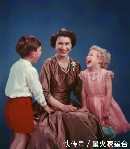 王室|39年前，戴安娜生完孩子缝完线就忍痛抱威廉照相，上车后痛哭不止