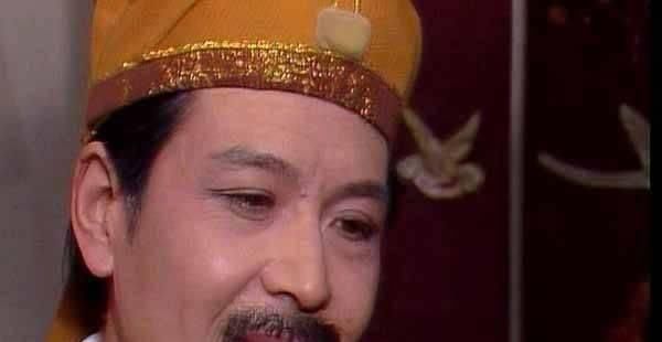 哭成|贾珍为什么在秦可卿葬礼上哭成了泪人,他是真爱秦可卿吗?