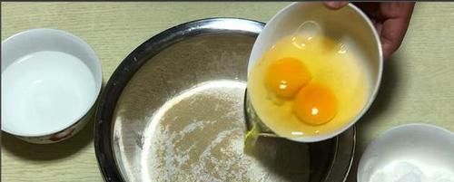 面粉里加2个鸡蛋,不蒸馒头不烙饼,做法简单,轻松搞定全家早餐