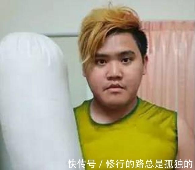 cos|泰国小哥脑洞大开COS香蕉,只需要一个枕头,网友看到成品:绝了