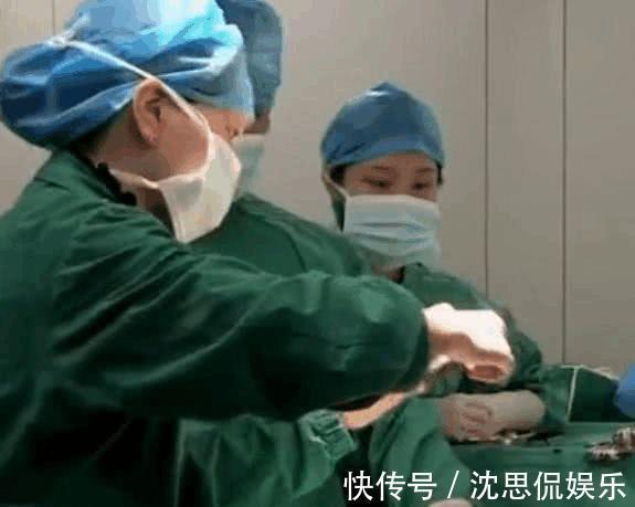 纹身|女子剖腹产,医生看到肚子上纹身笑着叫护士拍照