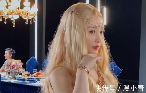 好身材|柳岩金发cos雅典娜,美艳脱俗,性感妩媚,大秀S型好身材