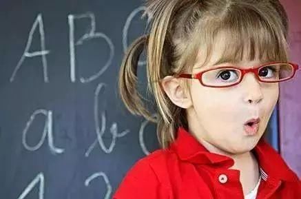 动作|12岁女孩弯腰时一个动作,被父母发现异常10个孩子就有2个中招