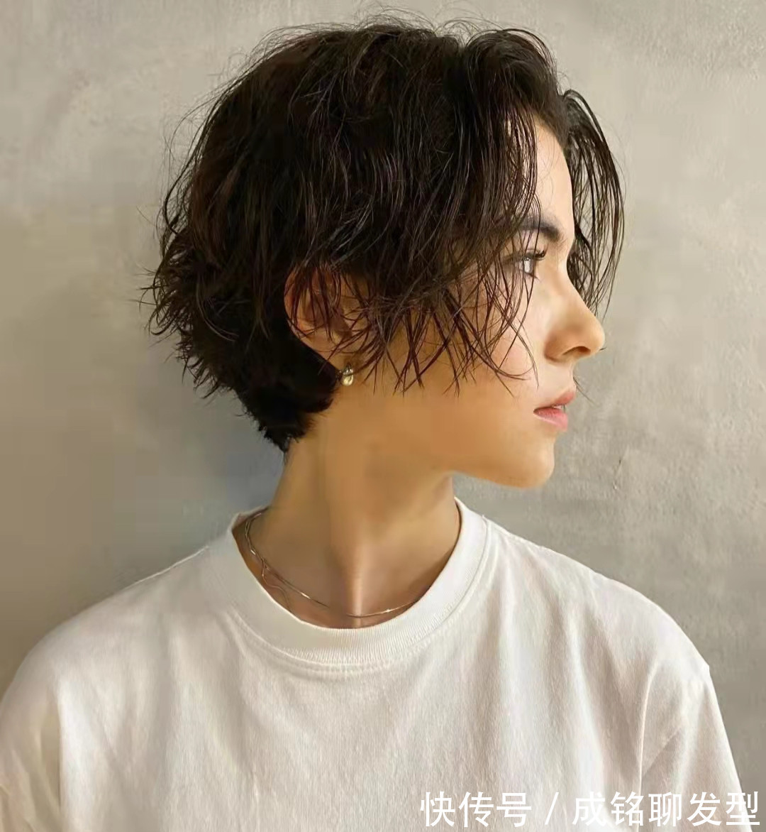 卷发|“冷烫”已经过时了?看看这种很火的湿发卷烫发,省钱又好打理