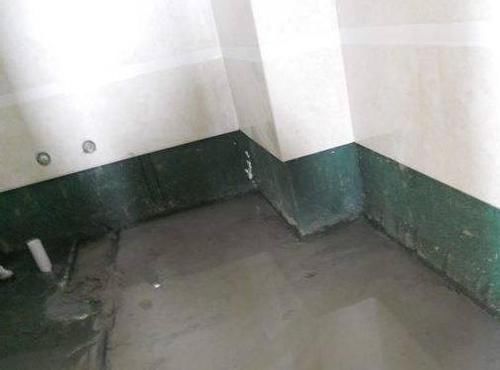老师傅|老师傅卫生间是这样贴瓷砖了，太聪明了，难怪住几十年不漏水