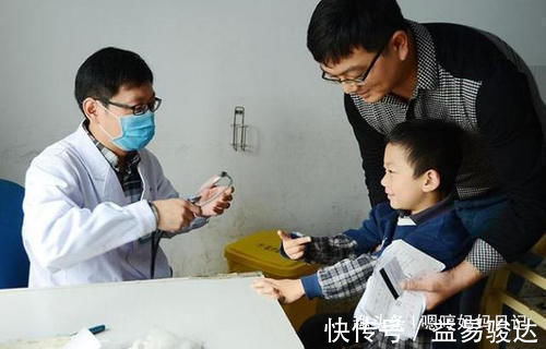 呼吸道感染|儿科医生孩子睡觉枕边别放这3物，会引发咳嗽，导致孩子发育慢