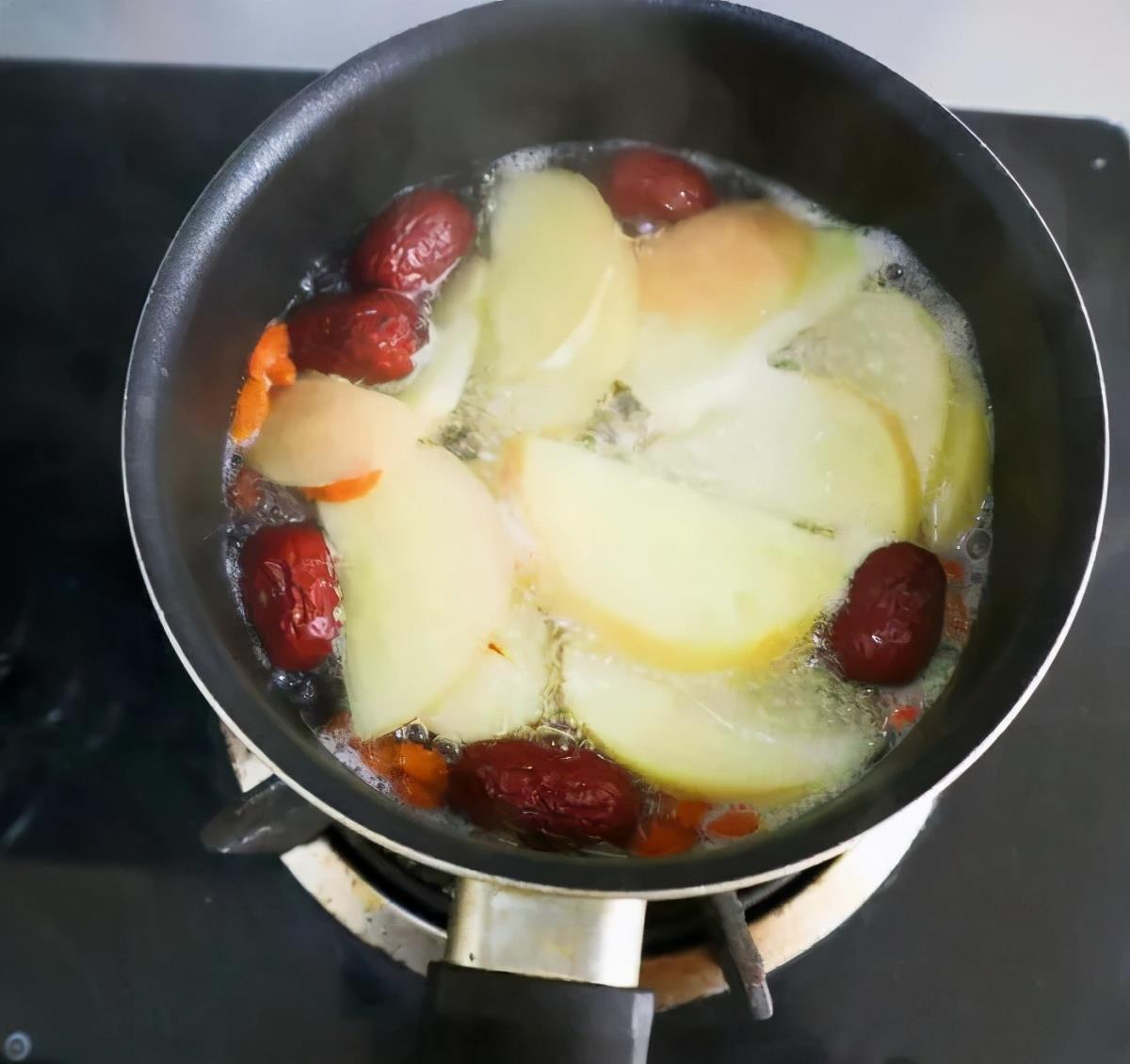 春天，红枣和苹果是绝配，每天早上来一碗，营养又减脂，真不错