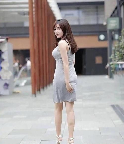 身材|修身的衣服让你穿出潮流般时尚，显高挑身材的风格端庄优雅