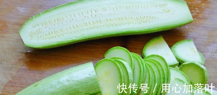 小鹿|5分钟就能做好一道快手家常菜,简单又好吃,还能补钙,老少皆宜!