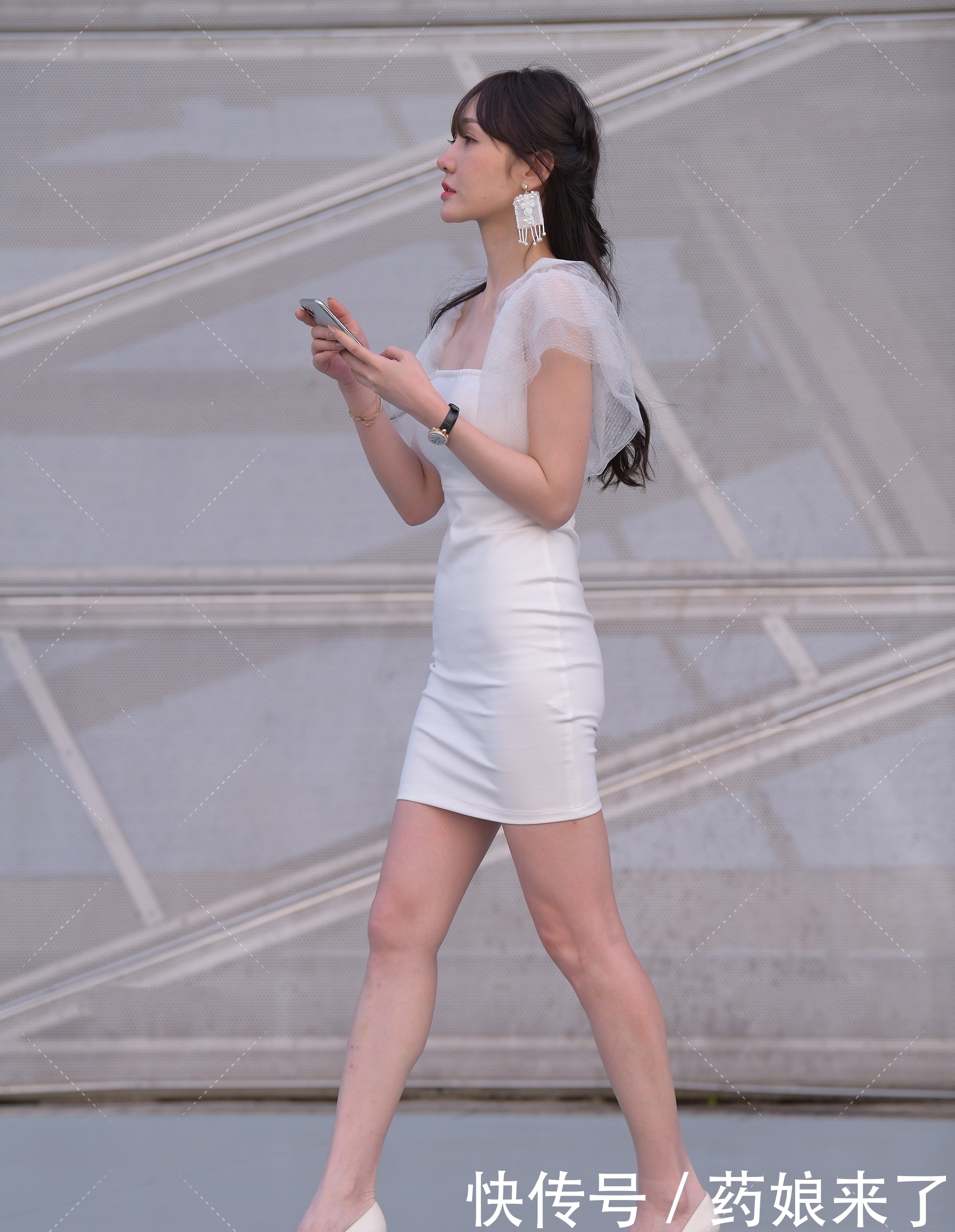 选择|白色连衣裙,时尚感十足,干净利落