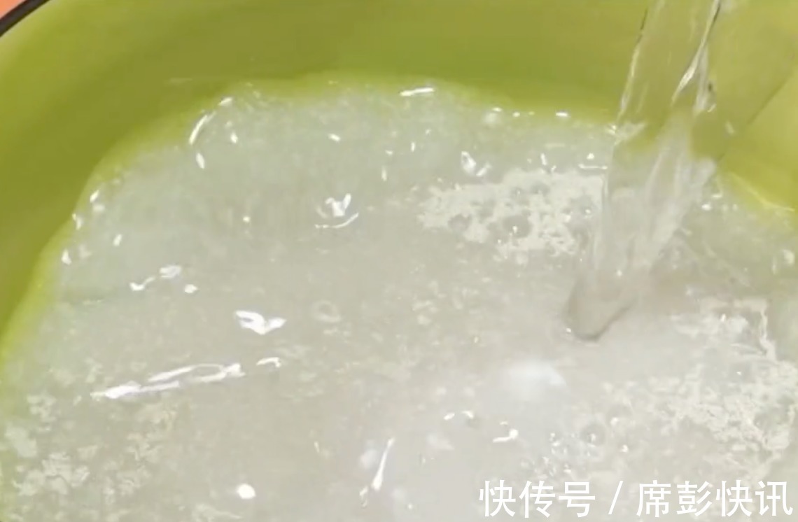 油条|原来油条这么简单,早起给家人炸一盘,外酥里嫩,个个空心