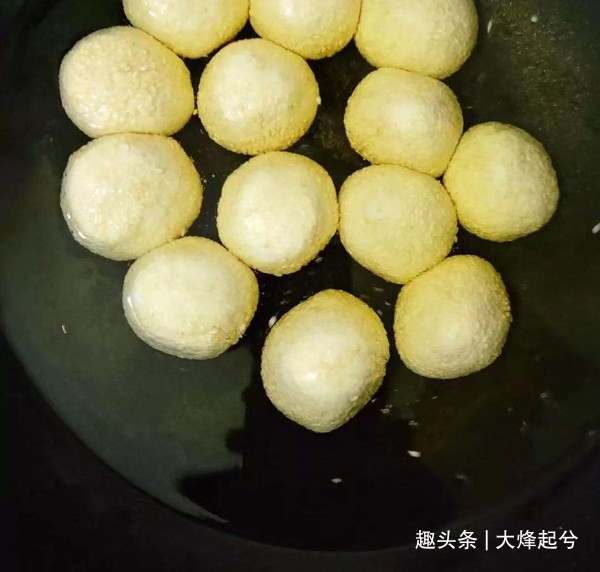 大厨亲手教做空心麻球,百分百一次成功,香甜又软糯,个个都空心