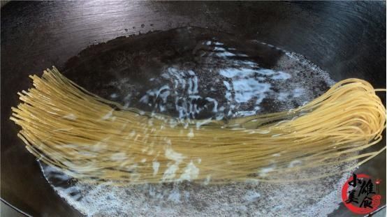 炒包菜时,万万不可直接下锅炒,很多人一直做错了,难怪不好吃