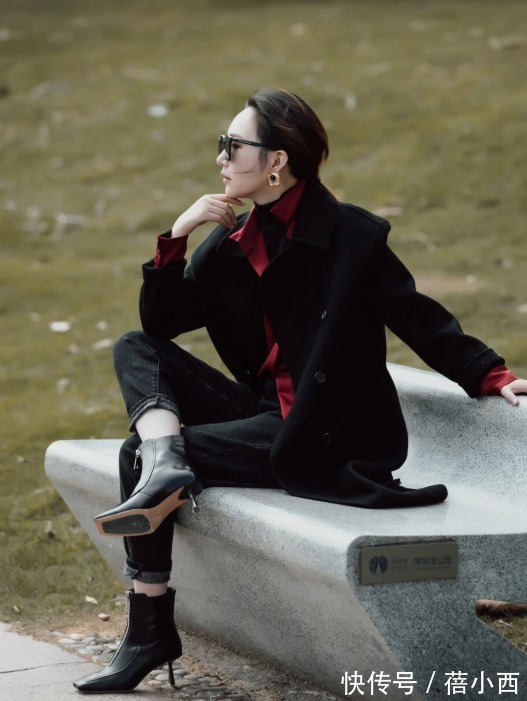 方头靴|穿大衣时别总搭小白鞋,试试配这“4种鞋子”,时髦显高还大气