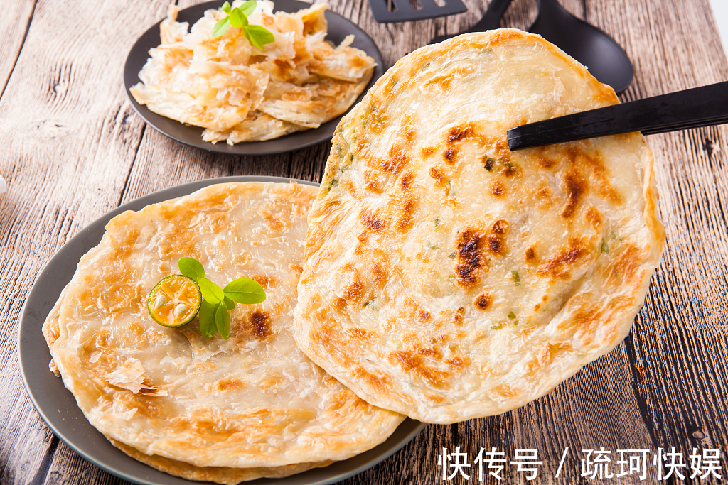 大面饼|烙饼时,谨记3个小技巧,烙出来的饼又香又软,个个起层鼓大泡