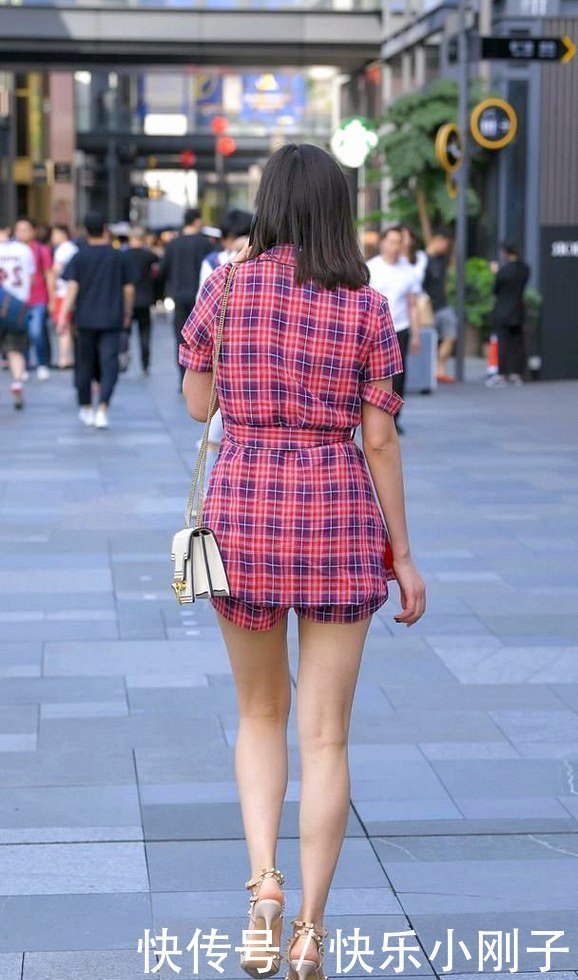 高级连衣裙的魅力,爱上微胖美女的时髦,超美的