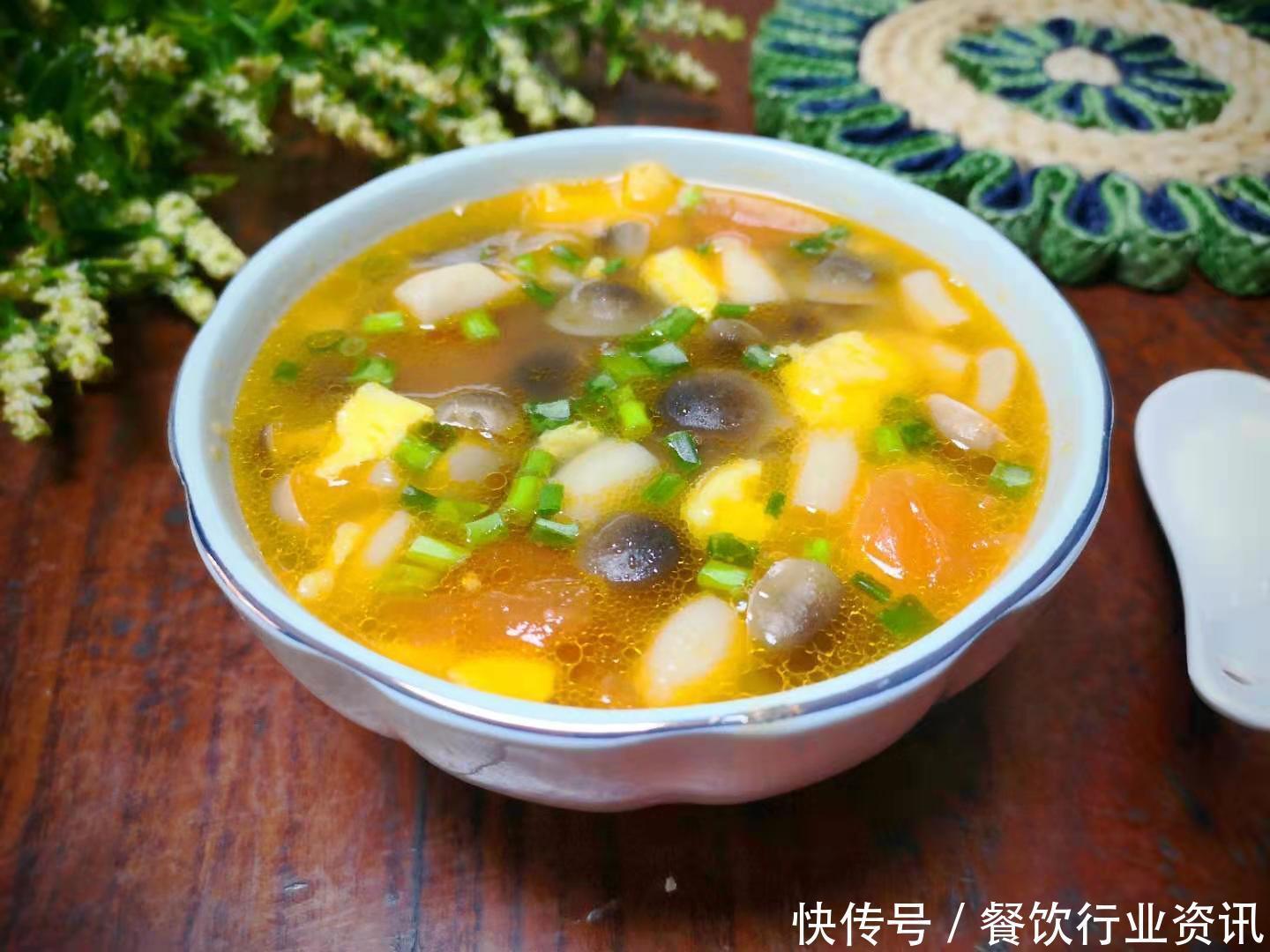 最近特爱这个汤,不放肉也很鲜,十分钟煮好,简单又省事,好喝