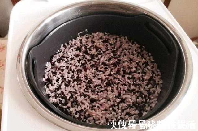 三黑粥|入冬后,用它来代替豆浆牛奶,补气又养血,面如桃花不用涂胭脂!