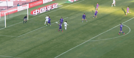 巴頓|從2-5到2-1！青島隊(duì)拿下賽季第三勝，吳金貴的“判斷”很正確