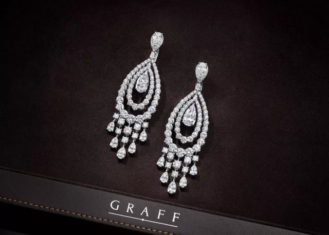 graff@GRAFF瑰丽珠宝的诞生过程揭秘双梨形和圆形钻石耳环
