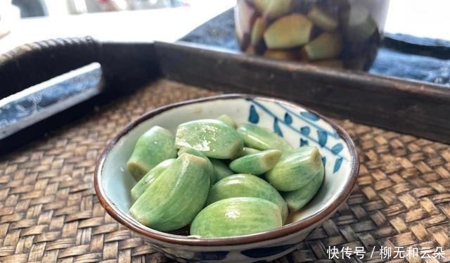 腊八节为啥要腌腊八蒜牢记“3要2不要”,大蒜1天就变绿