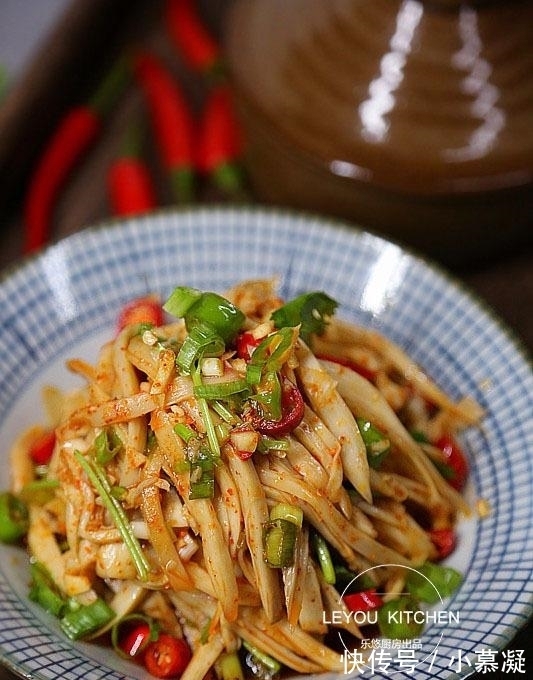 红绿辣椒|这道菜花了不到5元, 油也放得少, 却比肉还香