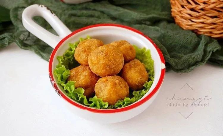 过年必备的5种炸丸子做法,外酥里嫩,有荤有素,年味十足!