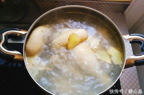 炖鸡时，放这2种调料等于白炖！很多人都不知道，难怪肉柴又腥气