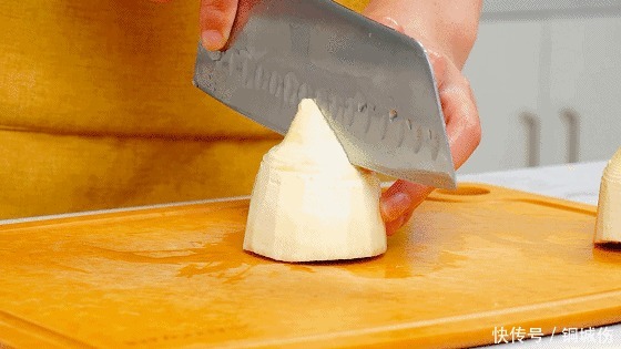 冬天,它和腊肉是天生一对,“金衣白玉,蔬中一绝”,香到舔盘子