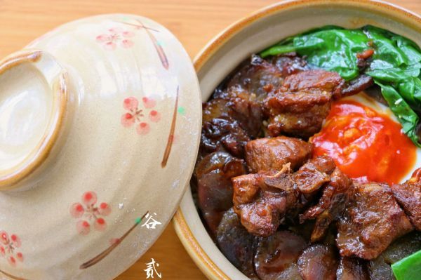 饭汁|三拼煲仔饭